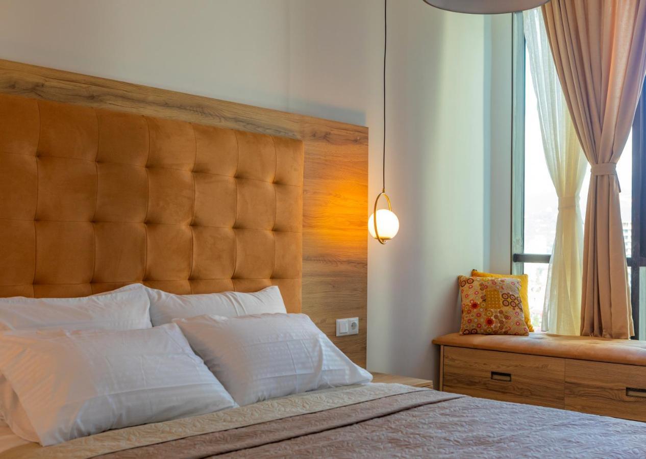 Entire Flat With City Skyline View - Two Bedrooms Batumi Exterior photo